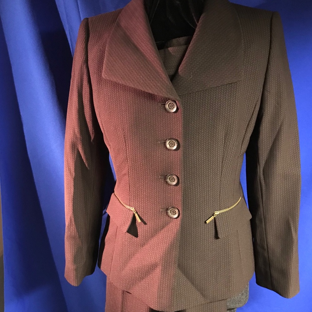 TAHARI PANT SUIT